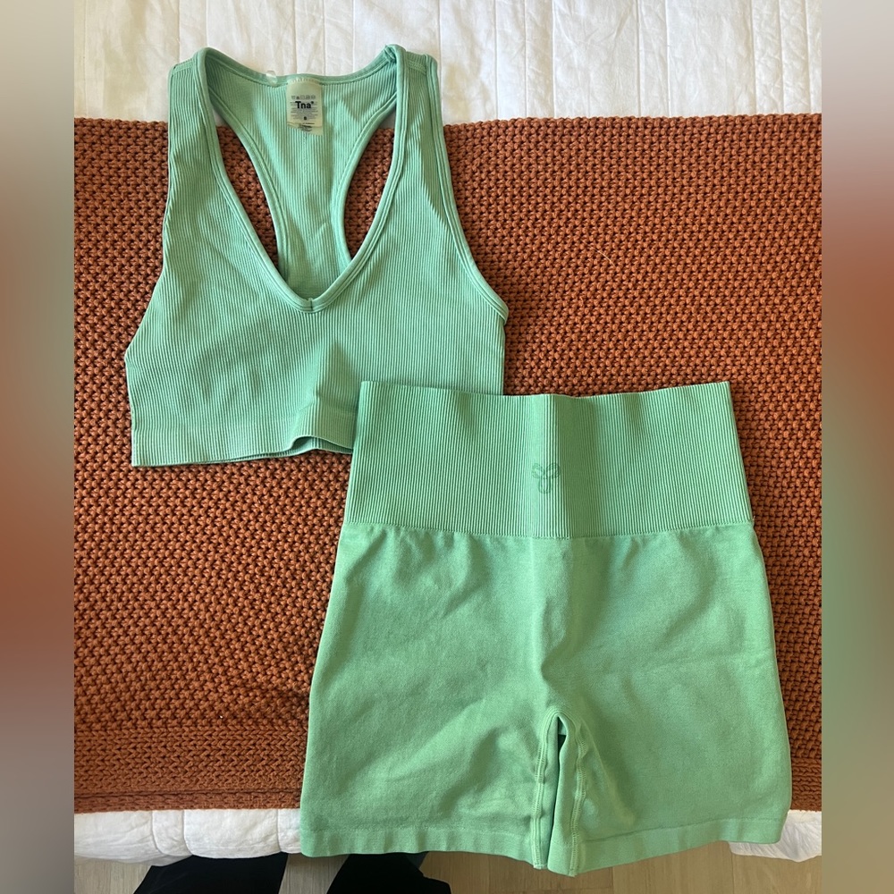 Aritzia TNA Action Set Workout Mint Green